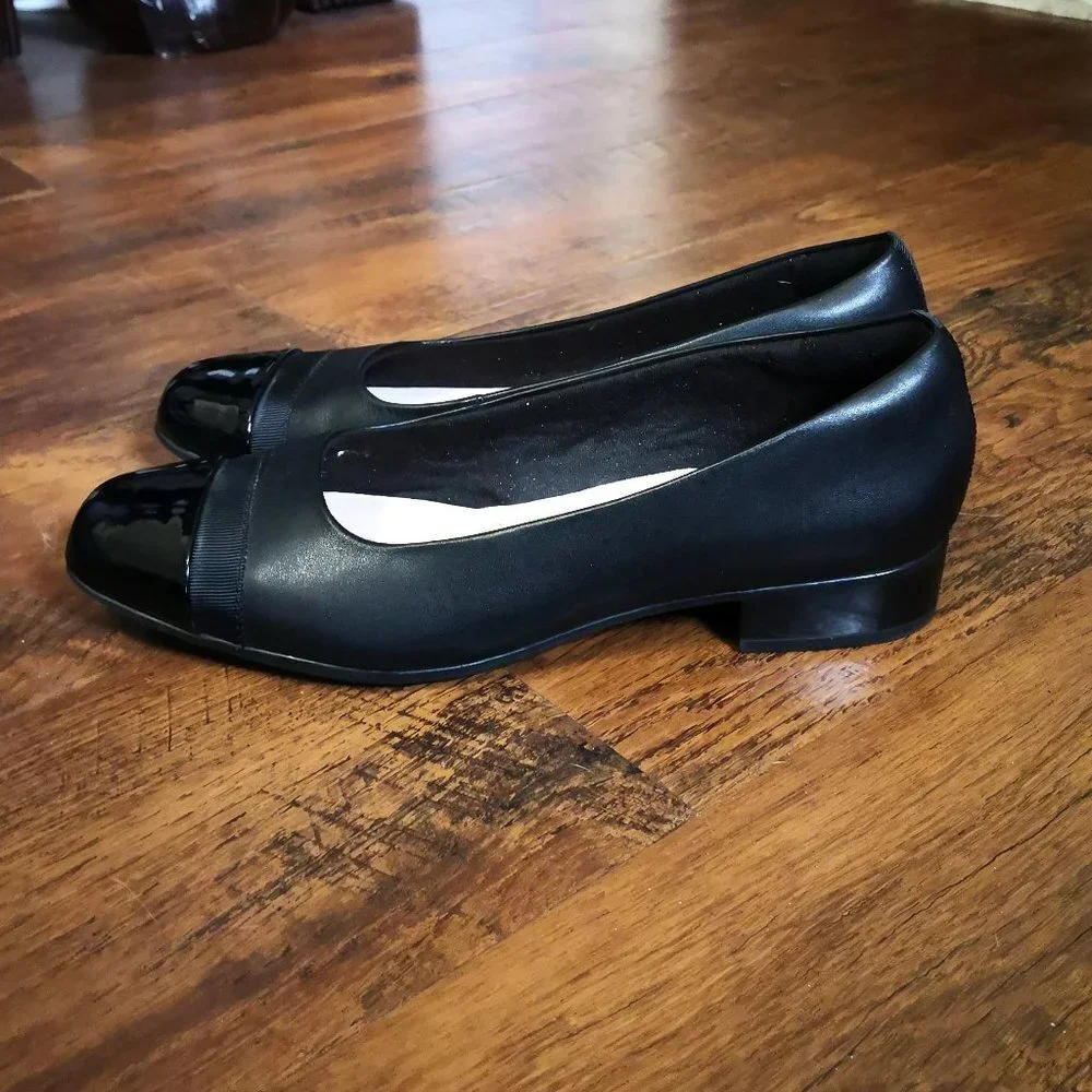 Clarks Juliet Monte Flat Size 9.5‎